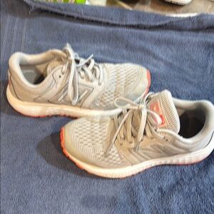 New balance women 520 comfort ride size 6.5. Good used condition no box.